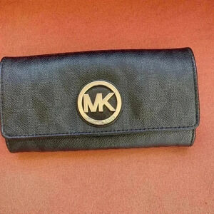 Michael Kors  Flap Clutch Dark/ Gray Leather Wallet (PREOWNED)